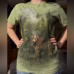 The Mountain Green Wolf Graphic T-Shirt